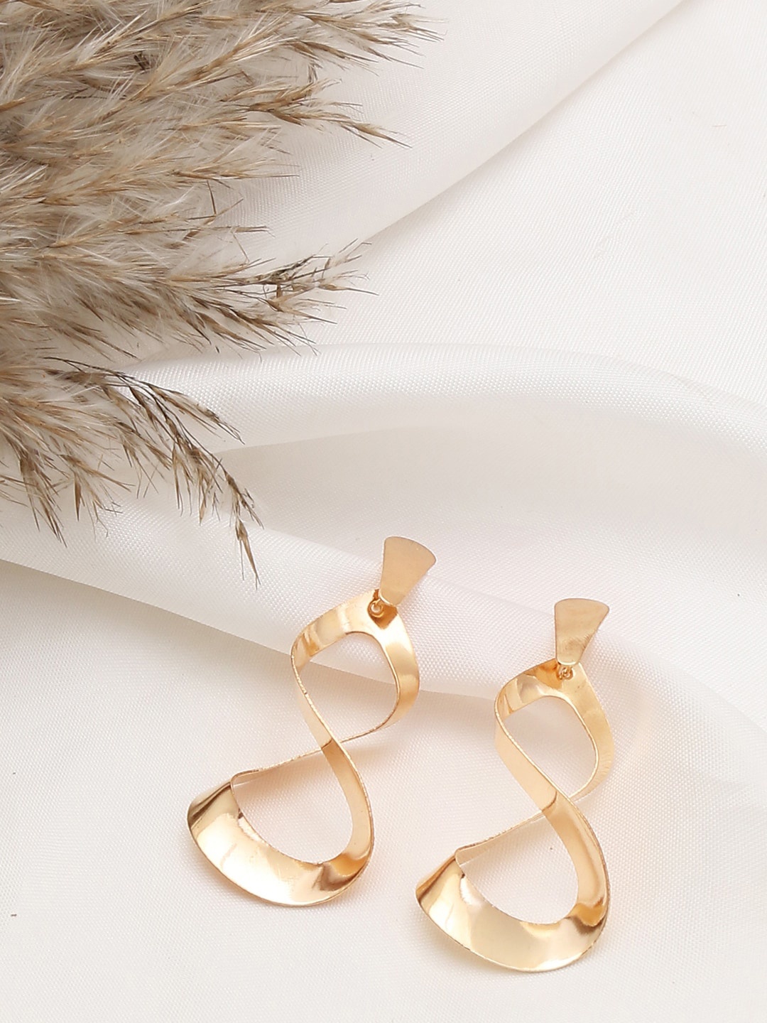 

SOHI Gold-Toned Contemporary Drop Earrings