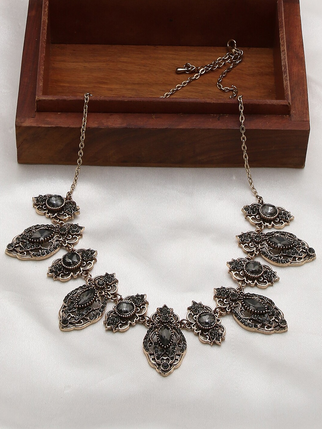 

SOHI Silver-Toned & Black Silver-Plated Necklace