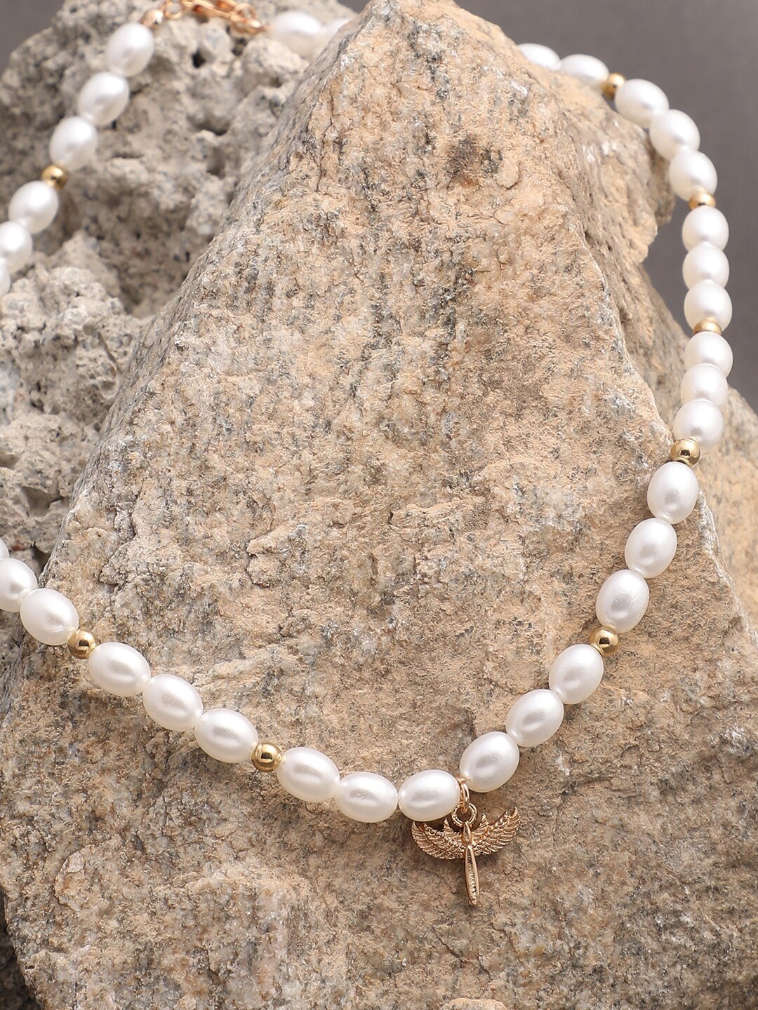 

SOHI Gold-Toned & White Gold-Toned Necklace