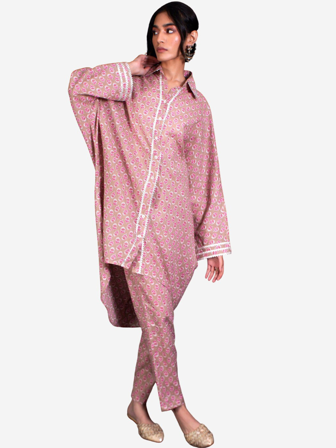 

Alaya By Stage3 Women Beige Geometric Embellished Thread Work Kurta
