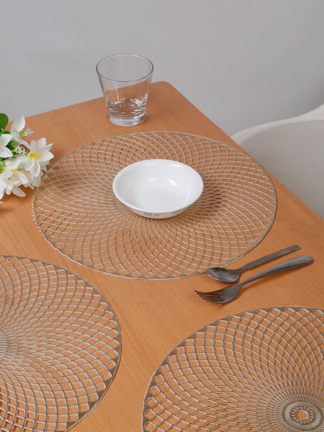 

HOSTA HOMES Set Of 6 Gold-Toned Textured Table Placemats