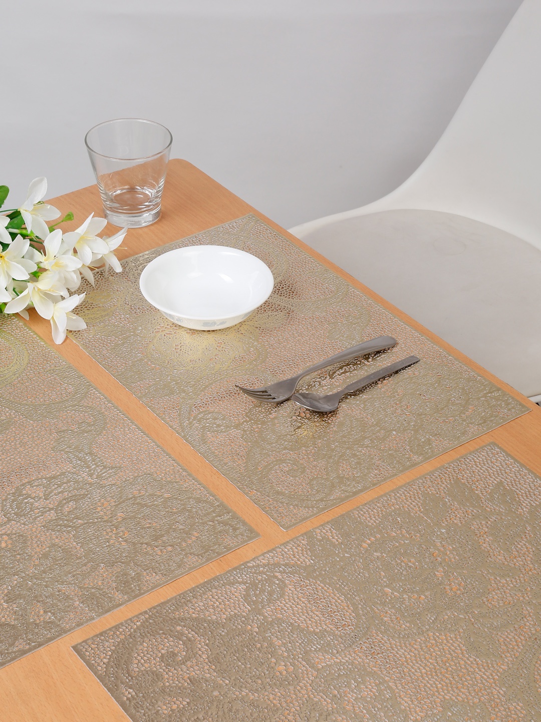 

HOSTA HOMES Set Of 6 Gold-Toned Laser Cut Table Placemats