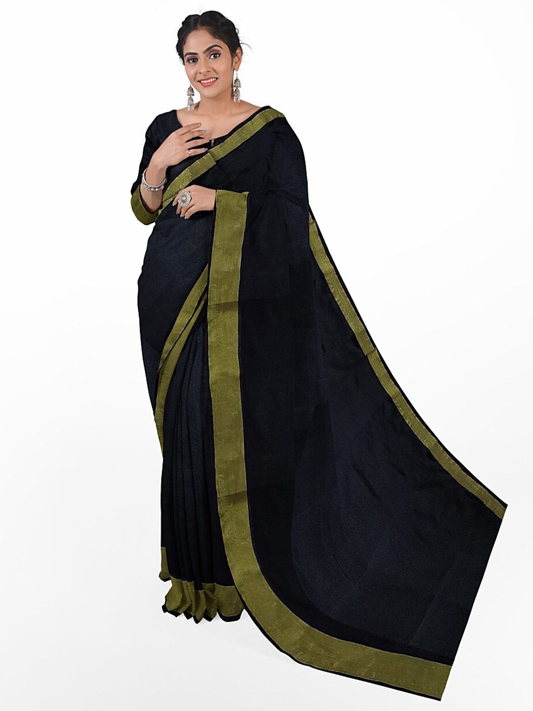 

SAADHVI Black Silk Cotton Sungudi Saree