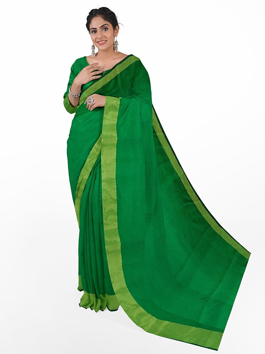 

SAADHVI Green Silk Cotton Sungudi Saree