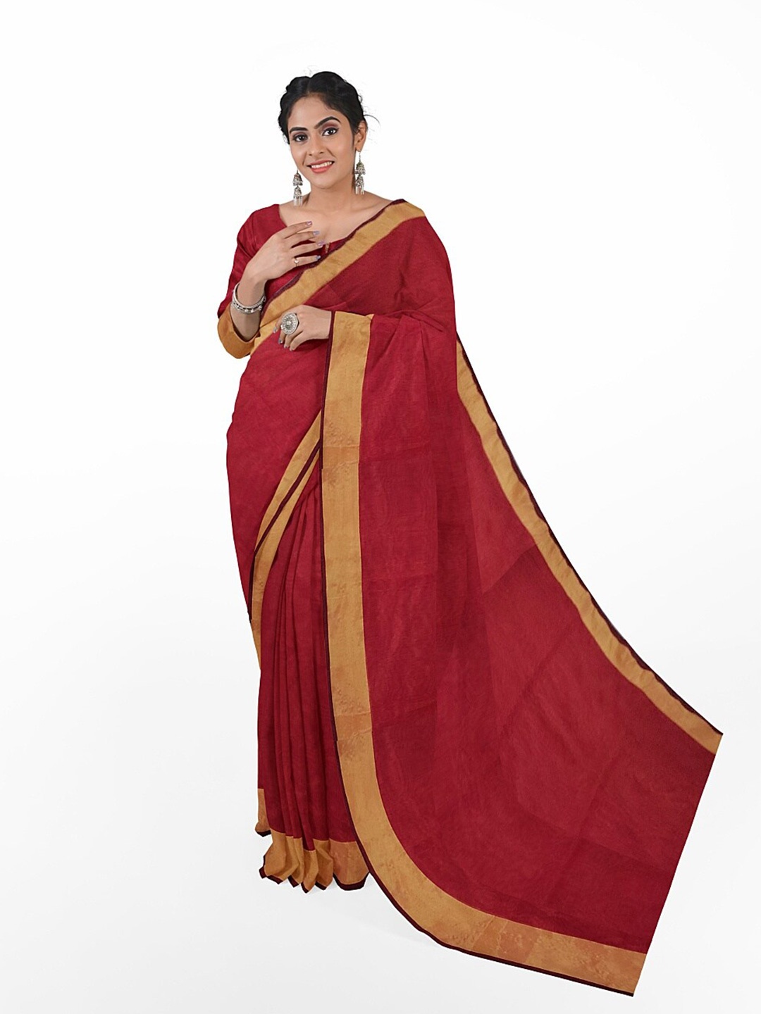 

SAADHVI Red & Gold-Toned Silk Cotton Sungudi Saree
