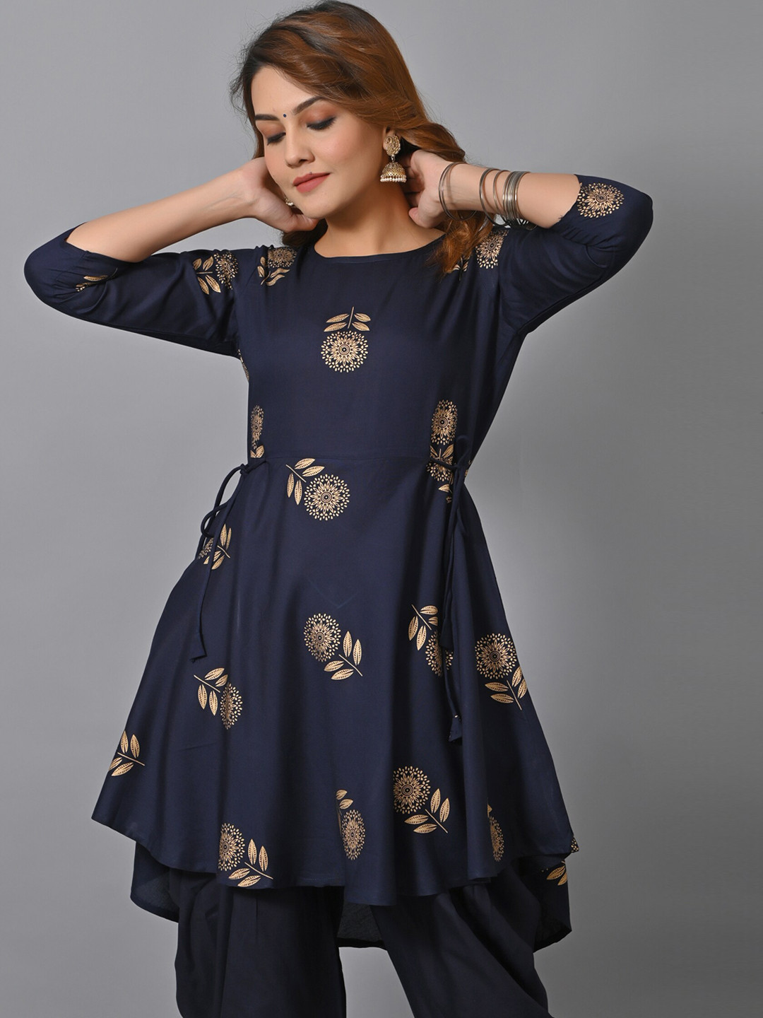 

VASTRAMANIAA Women Navy Blue Ethnic Motifs Embroidered Kurti With Dhoti Pants