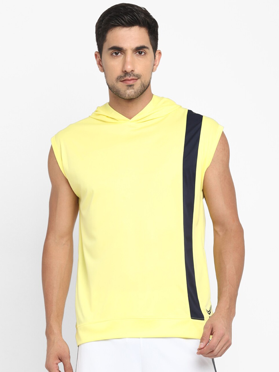 

Yuuki Men Yellow & Black Striped Rapid-Dry T-shirt
