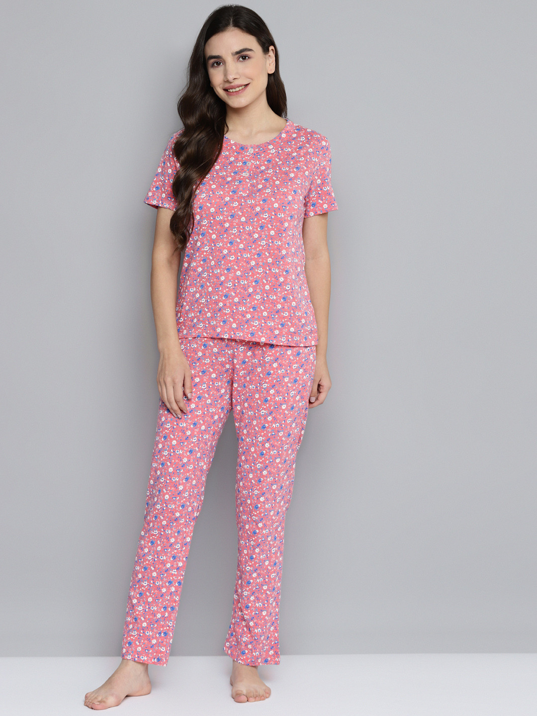 

VividArtsy Women Pink & White Printed Night suit