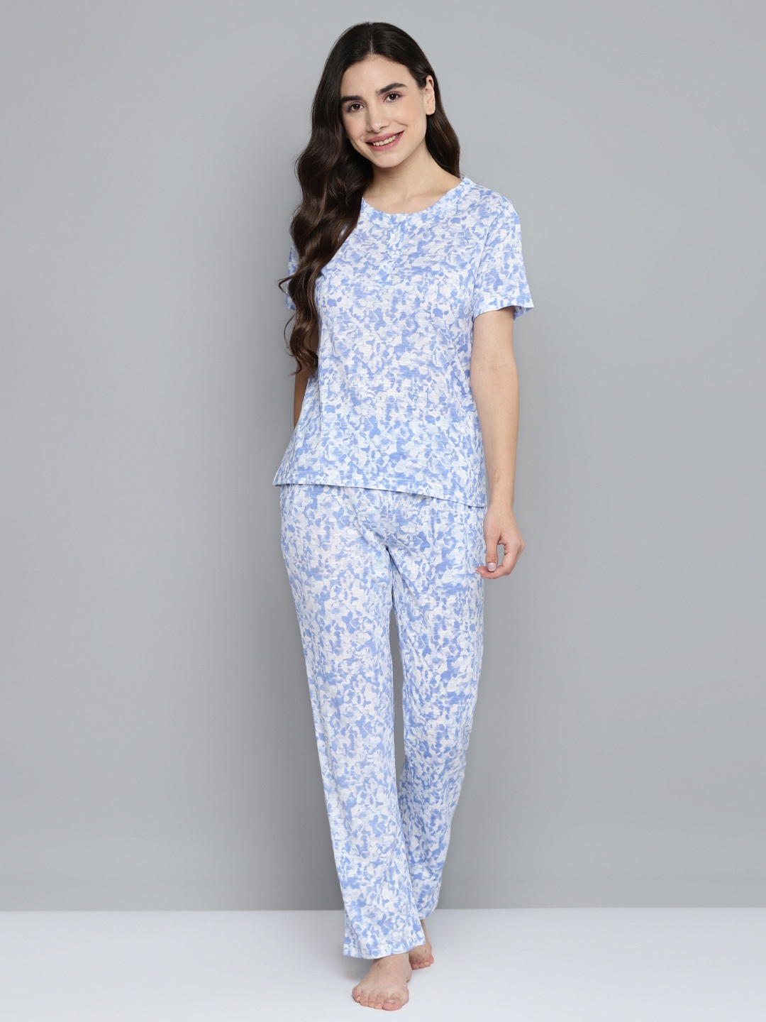 

VividArtsy Women White & Blue Printed Cotton Night suit
