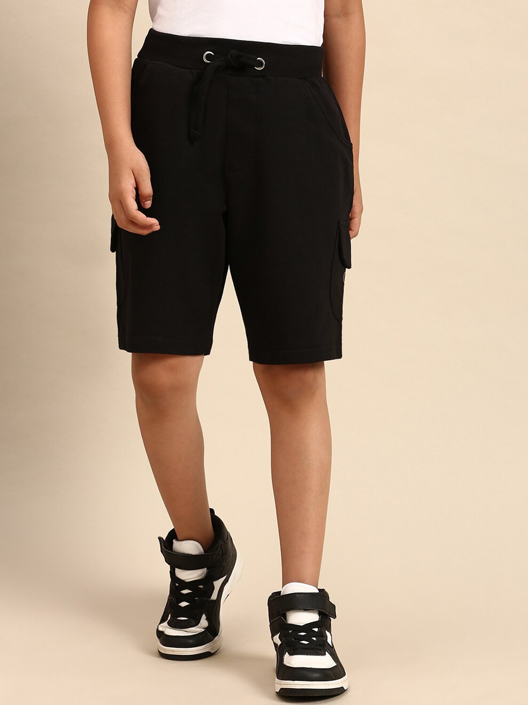 

PIPIN Boys Black Shorts