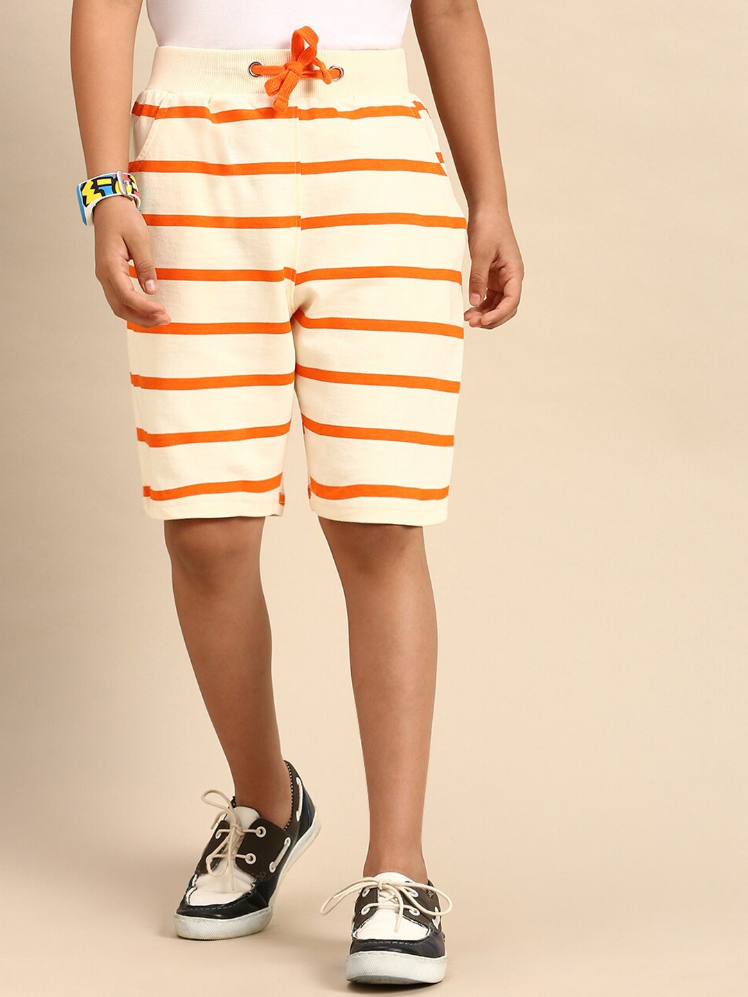 

PIPIN Boys Beige Striped Shorts