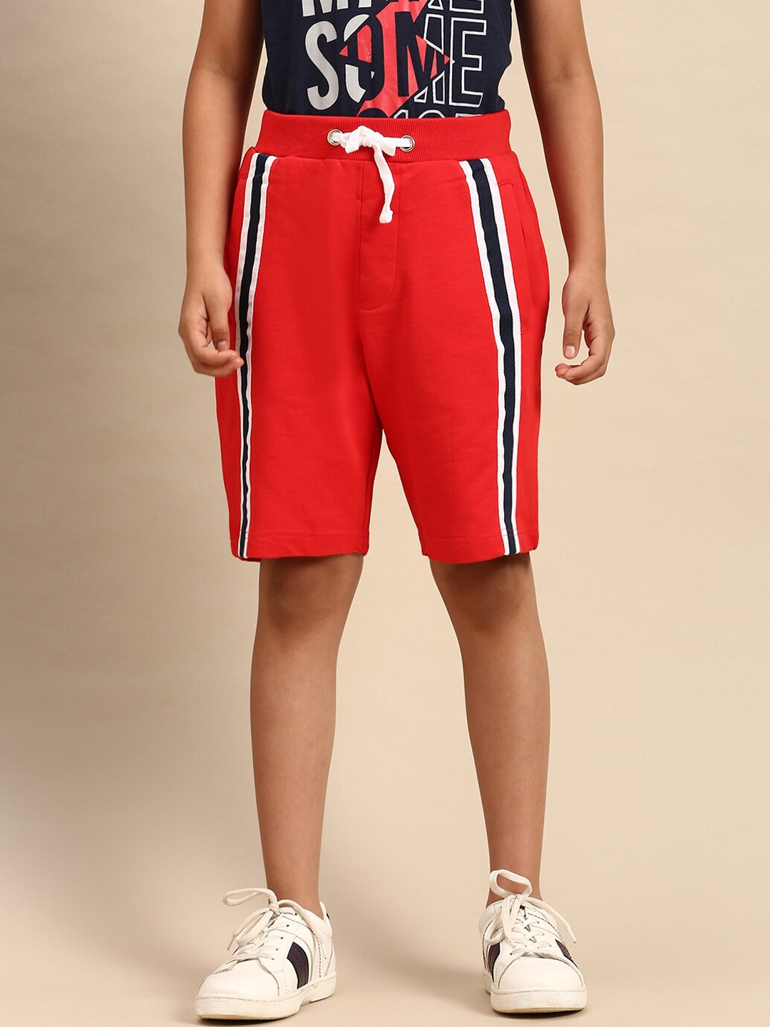 

PIPIN Boys Red Striped Shorts