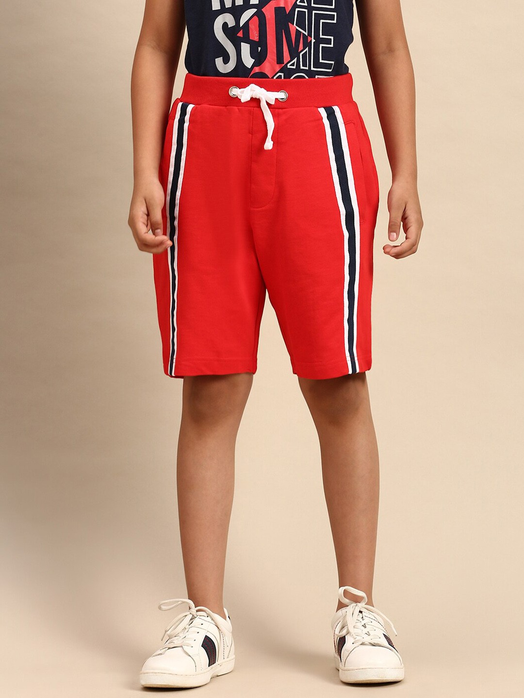 

PIPIN Boys Red Shorts