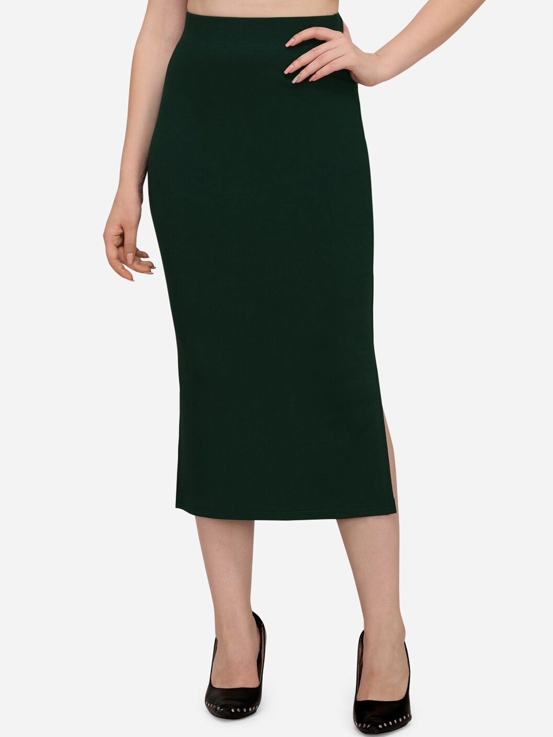 

Wedani Women Green Solid Knitted Saree Shapewear