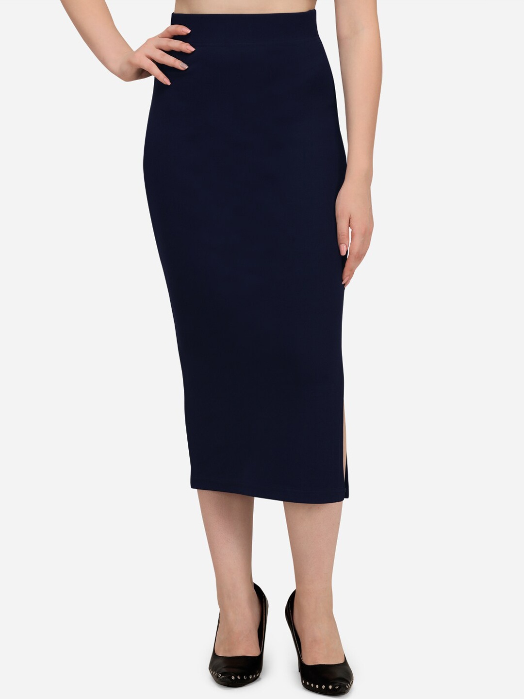 

Wedani Women Navy Blue Solid Knitted Saree Shapewear