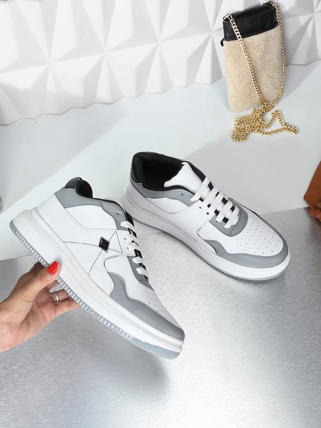 

AfroJack Men Grey & White Colourblocked Sneakers