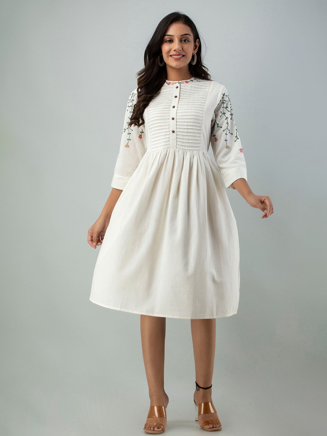 

Sutidora Wome White Cotton Dress