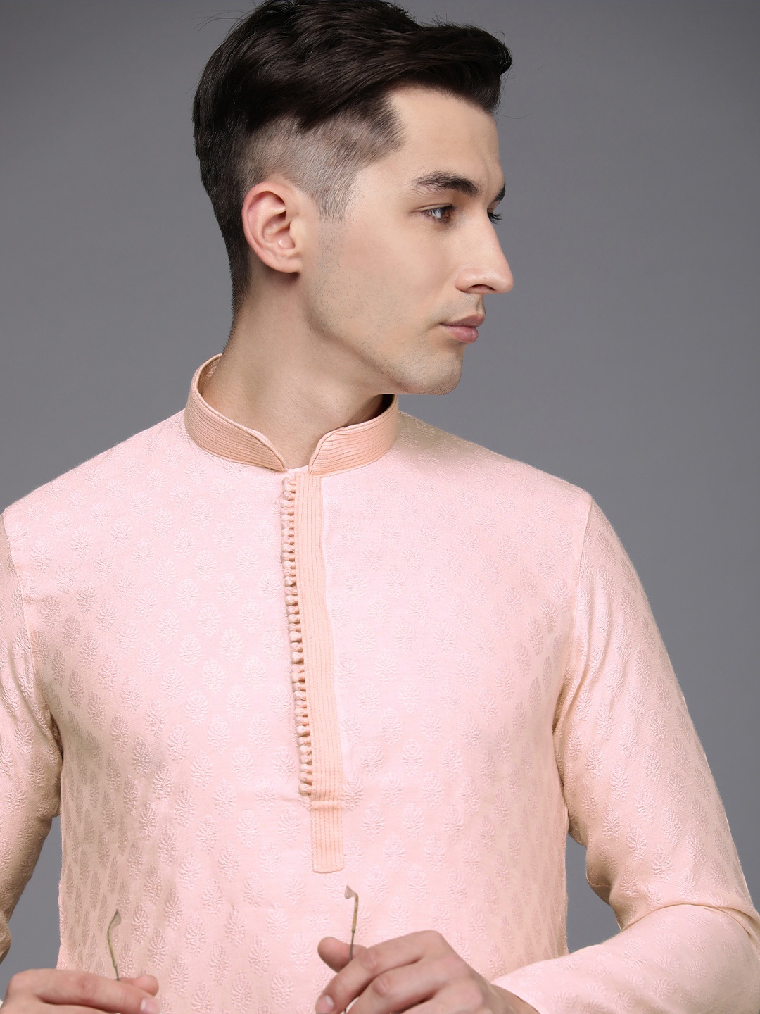 

Manyavar Men Pink Ethnic Motifs Kurta with Pyjamas