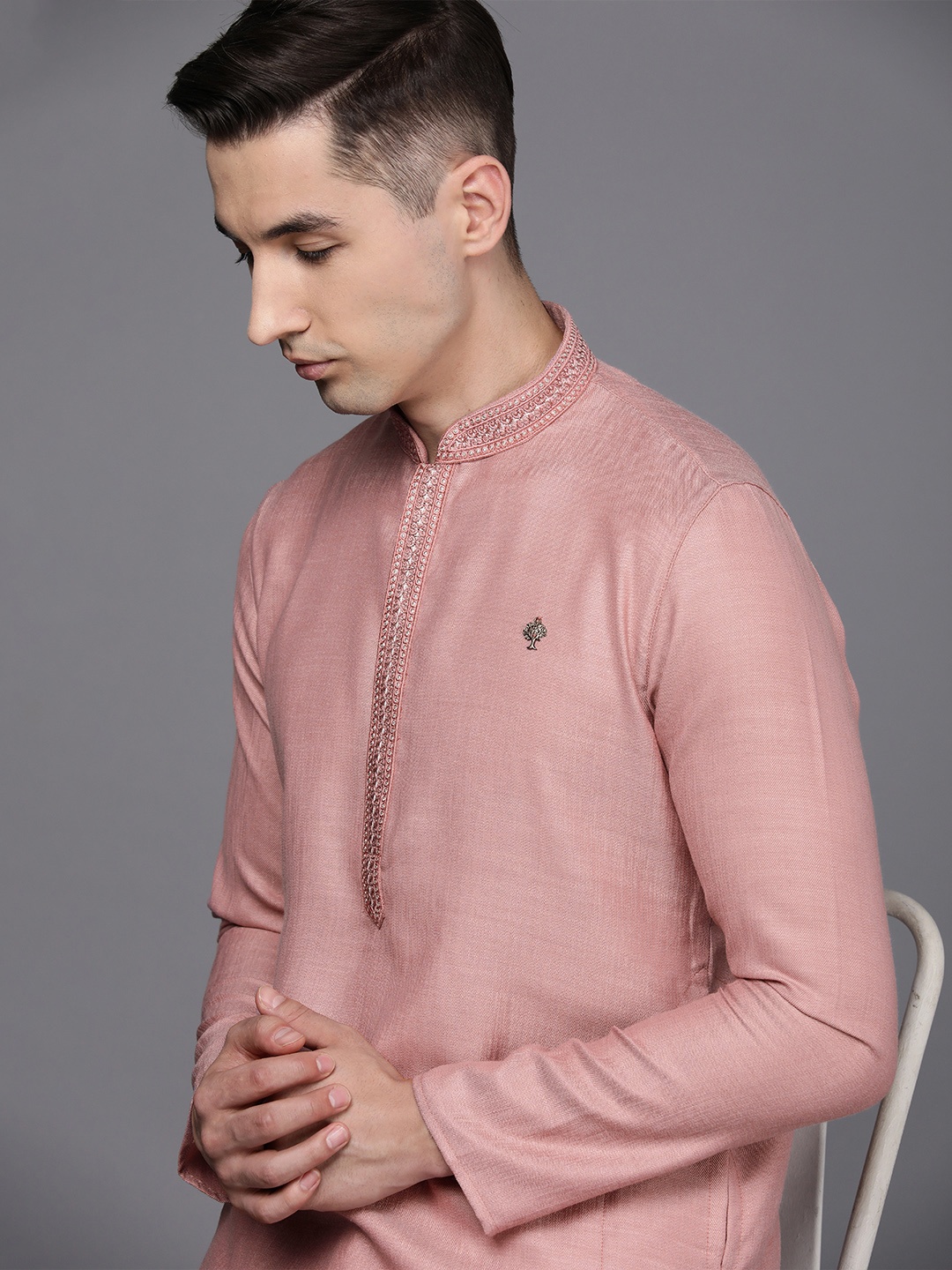 

Manyavar Men Pink Solid Kurta with Pyjamas
