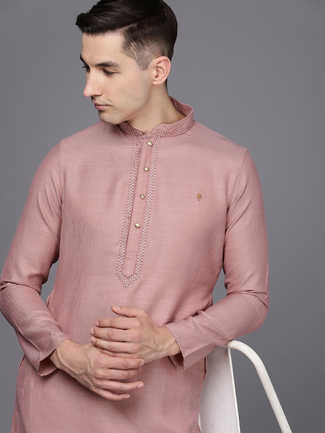 

Manyavar Men Pink Solid Kurta with Pyjamas