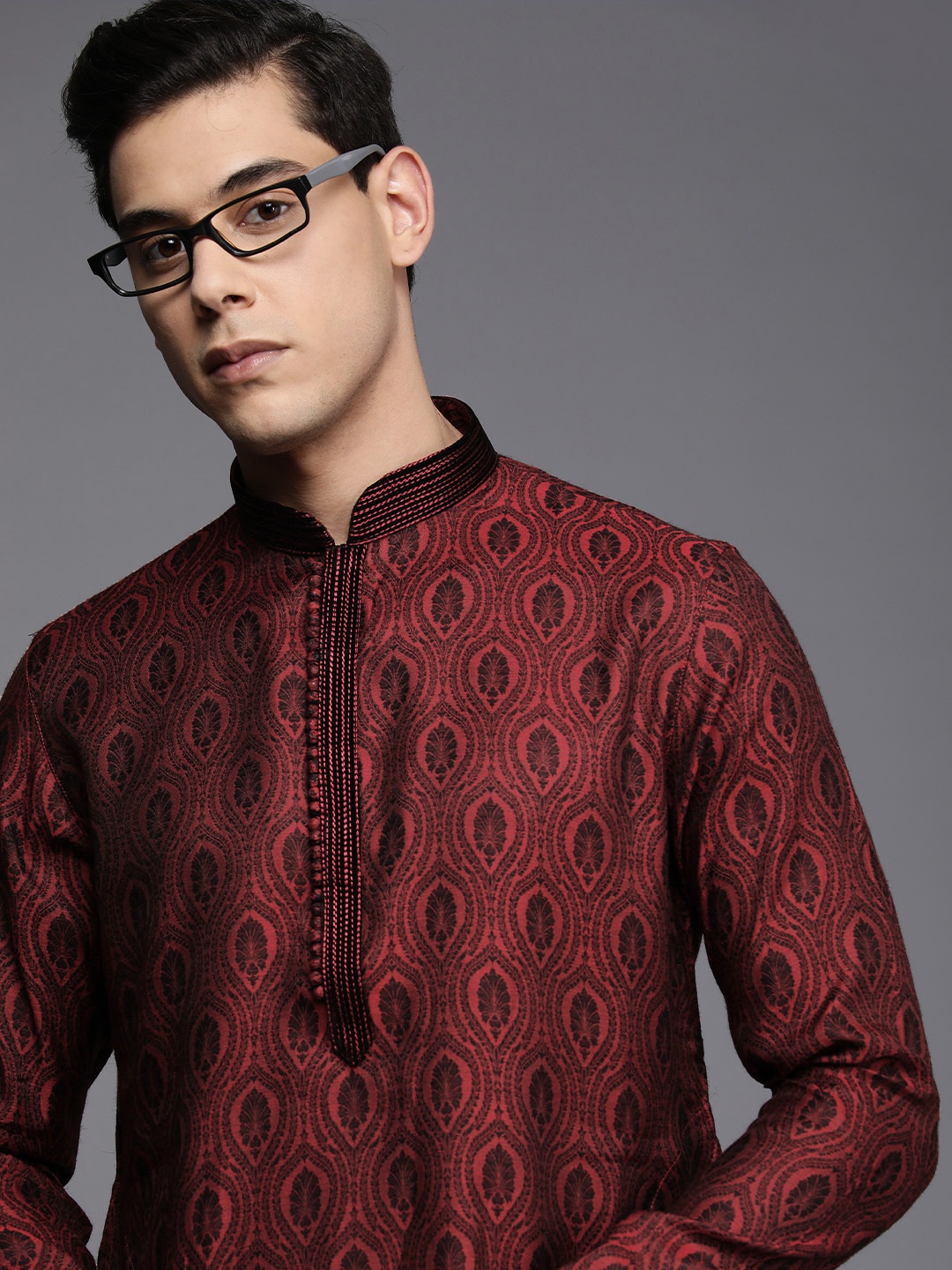 

Manyavar Men Maroon Ethnic Motifs Printed Kurta with Churidar