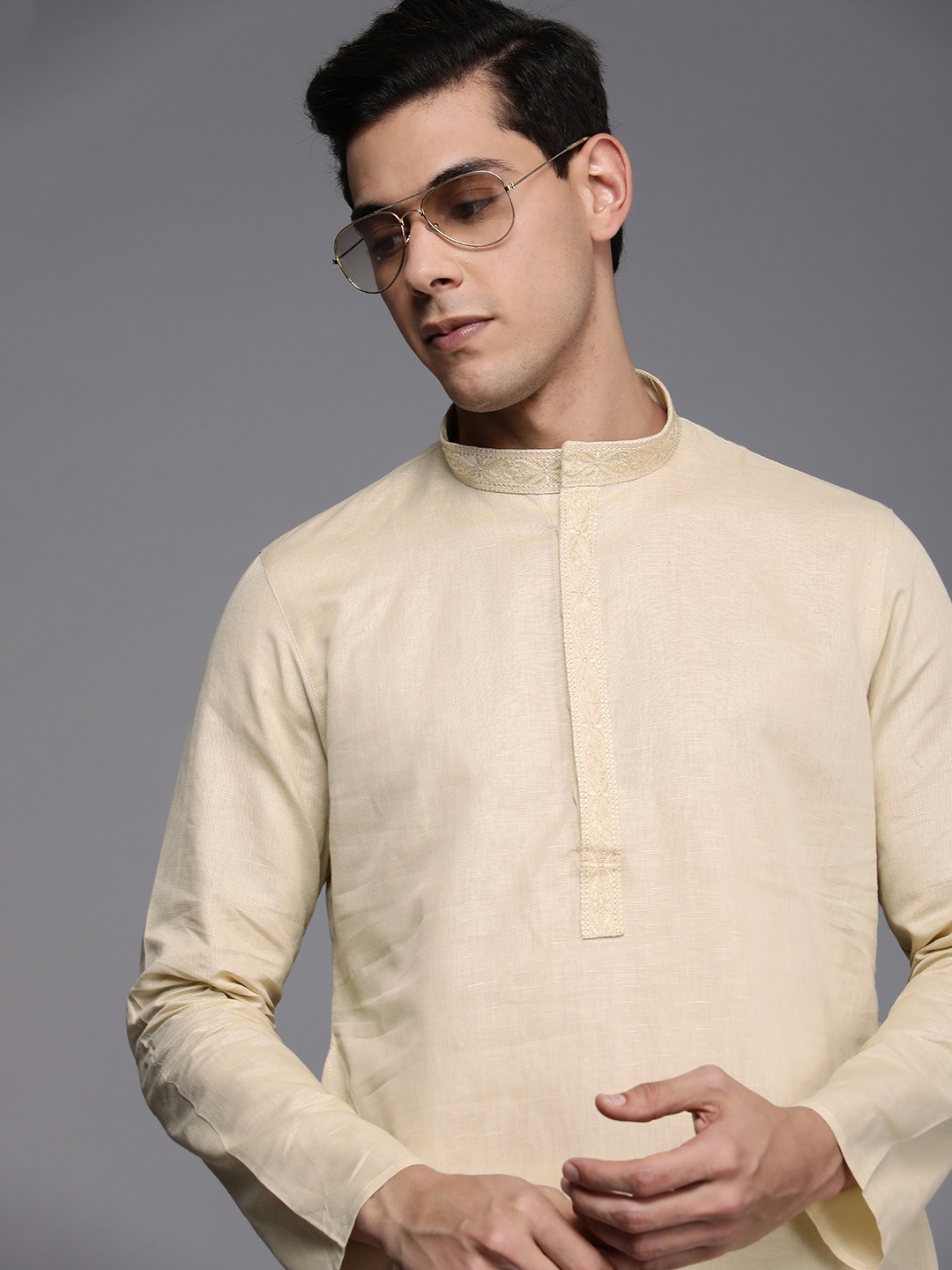 

Manyavar Men Beige & White Solid Linen Kurta with Churidar