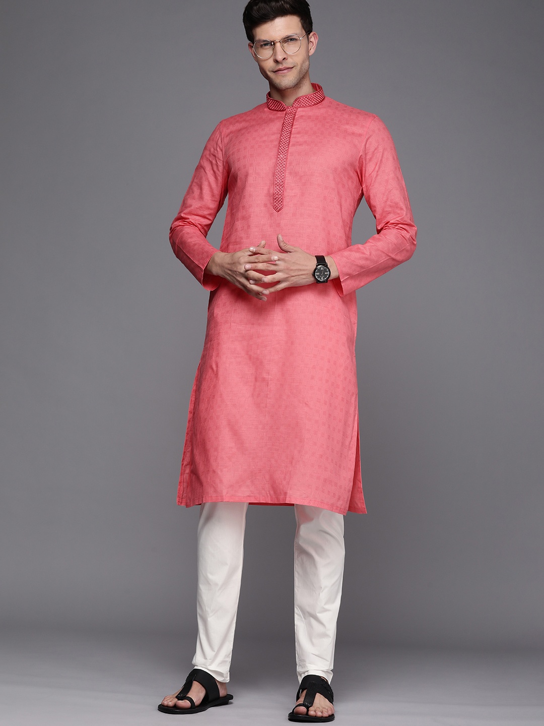 

Manyavar Men Pink & White Solid Pure Cotton Kurta with Pyjamas