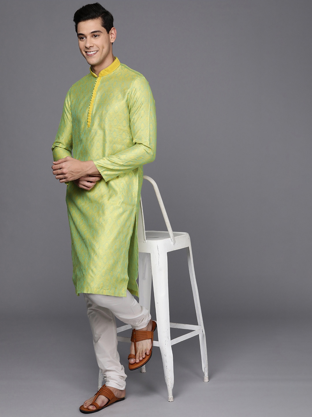 

Manyavar Men Green Pure Cotton Ethnic Motifs Woven Design Kurta with Pyjamas