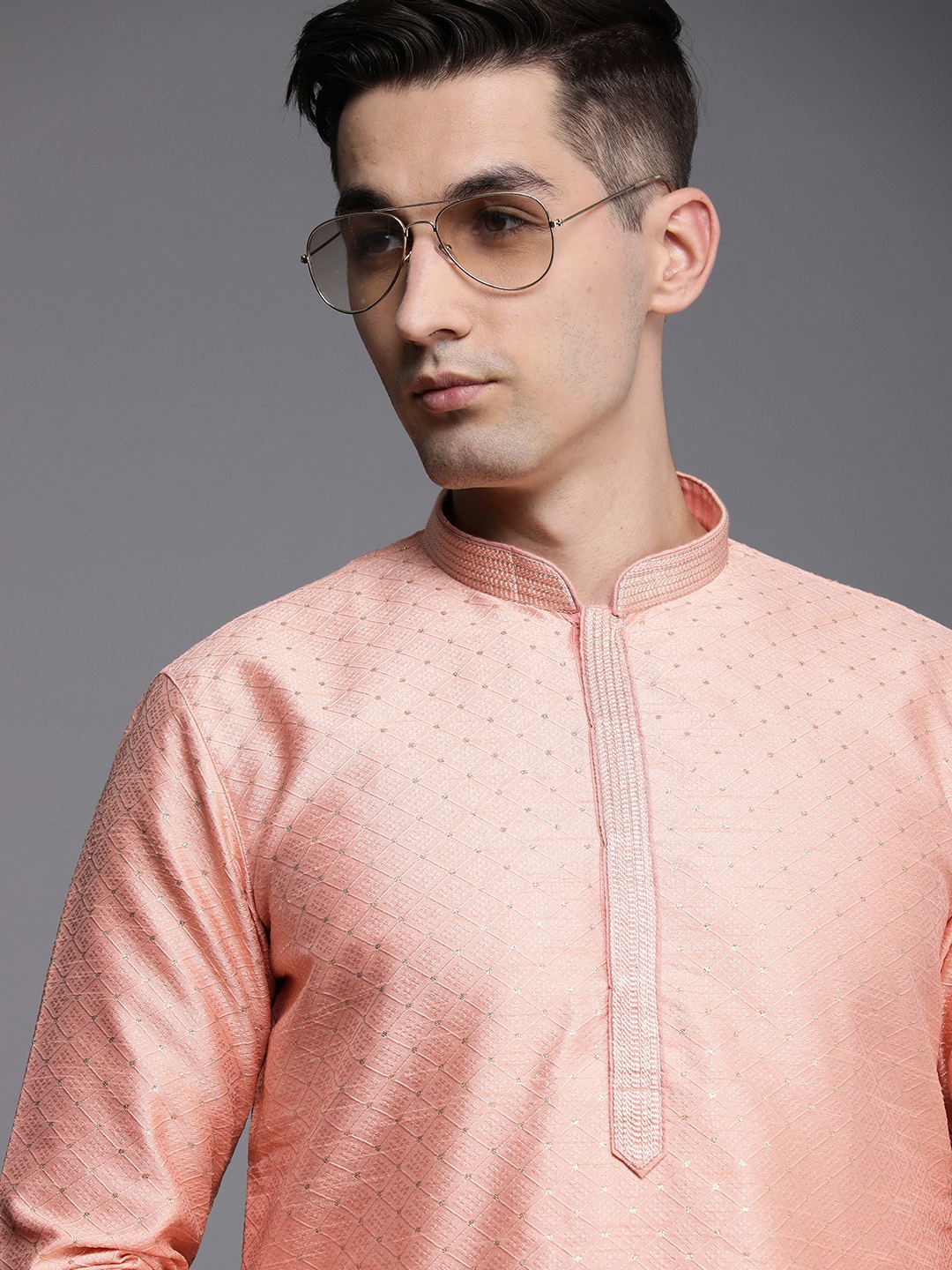 

Manyavar Men Peach-Coloured Geometric Self Design Kurta with Pyjamas