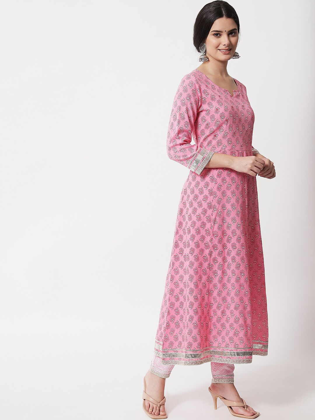 

IkDaiya Women Pink Ethnic Motifs Printed Layered Kurta with Churidar & With Dupatta