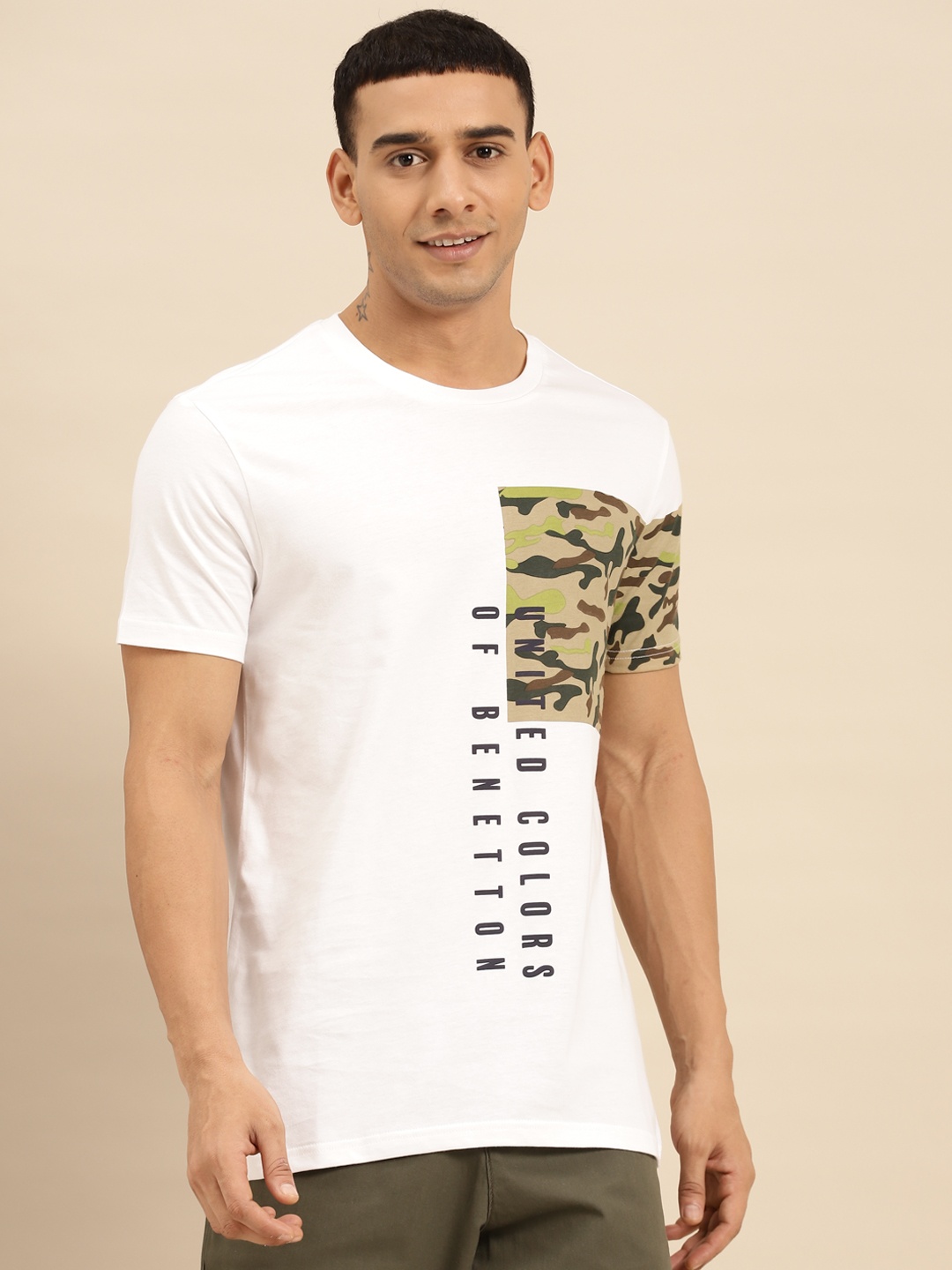 

United Colors of Benetton Men White & Black Brand Logo Printed Pure Cotton T-shirt