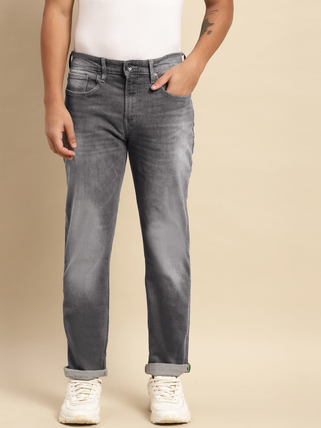 

United Colors of Benetton Men Charcoal Grey Slim Fit Light Fade Stretchable Jeans