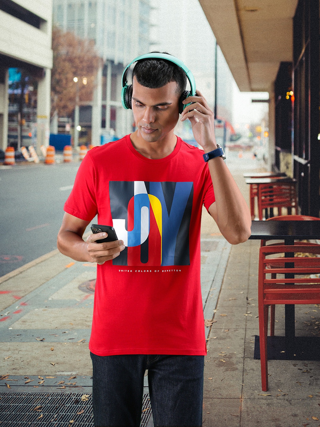 

United Colors of Benetton Men Red & Navy Blue Printed Pure Cotton T-shirt