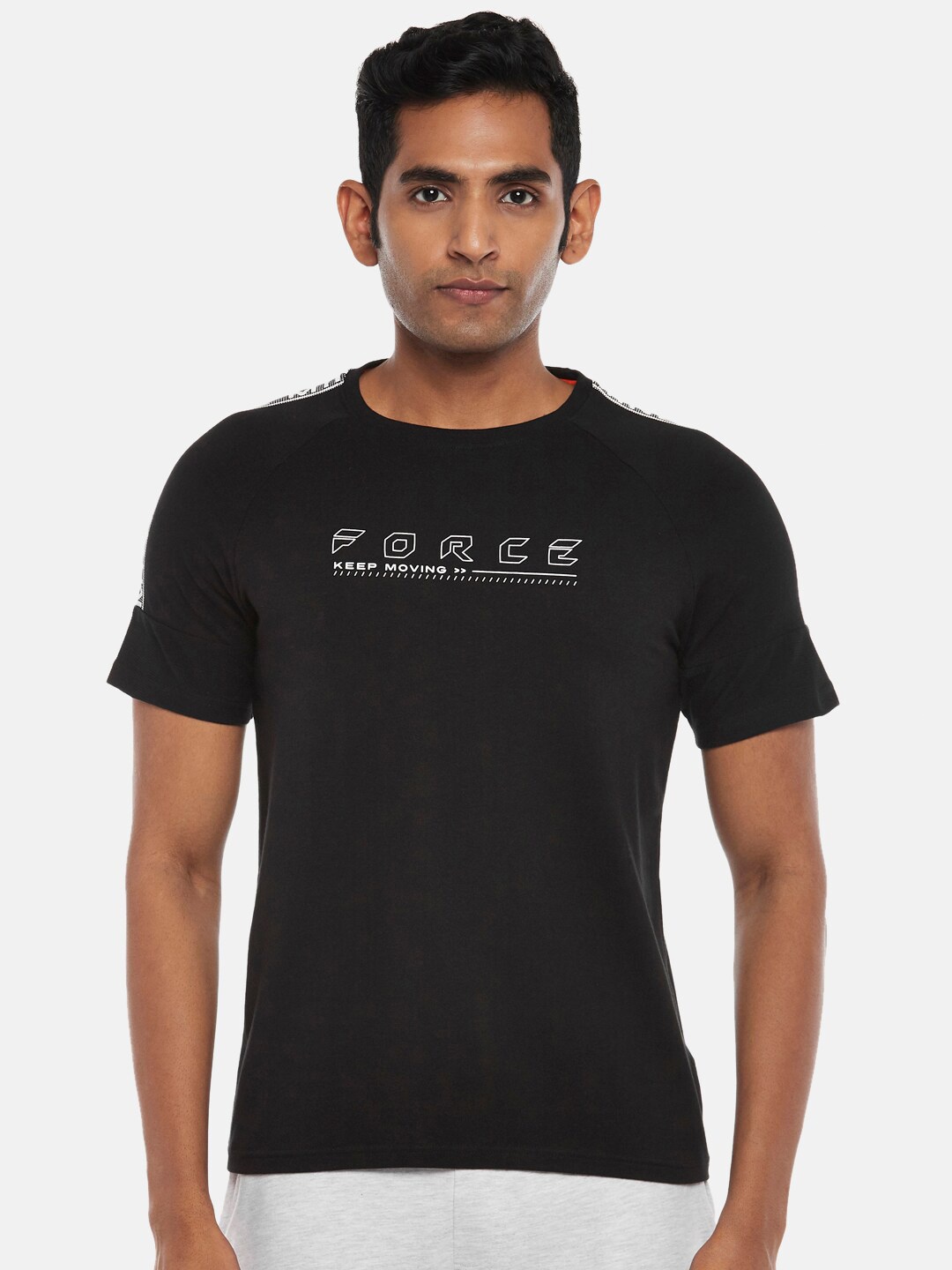 

Ajile by Pantaloons Men Black Slim Fit T-shirt