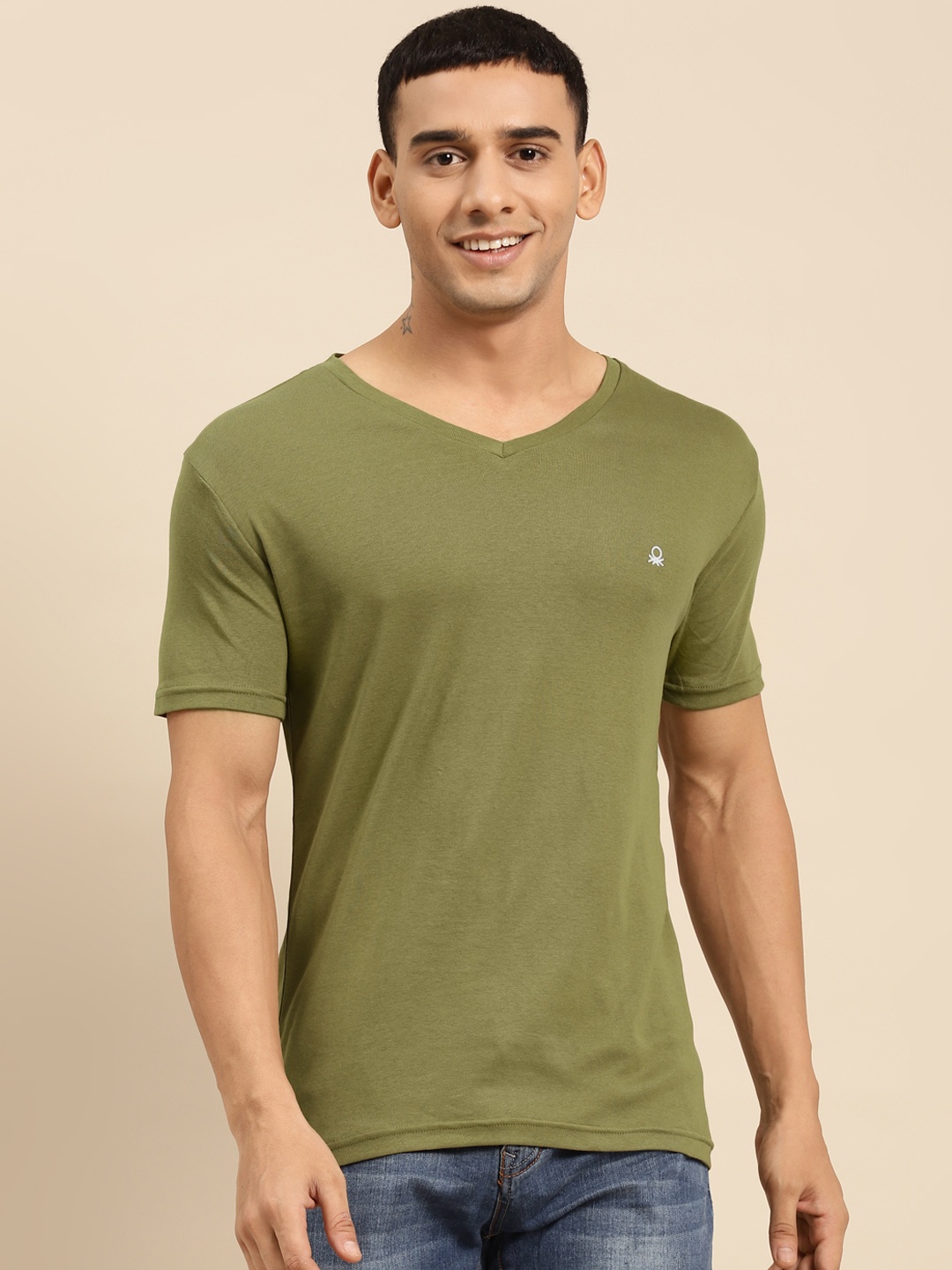 

United Colors of Benetton Men Olive Green Solid V-Neck Pure Cotton T-shirt