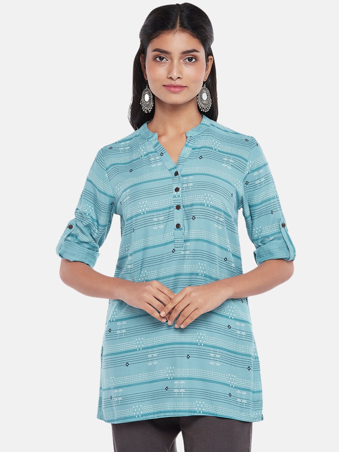 

AKKRITI BY PANTALOONS Women Blue & White Viscose Rayon Mandarin Collar Printed Tunic