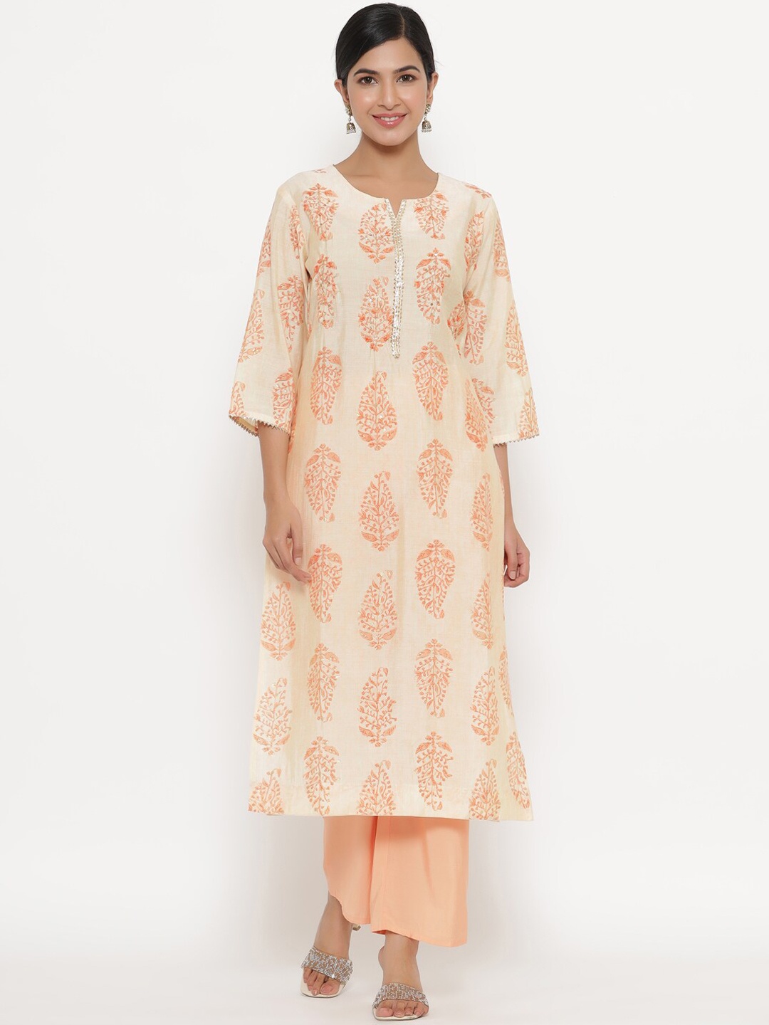 

Do Dhaage Women Orange Paisley Printed Kurta with Trousers & With Dupatta