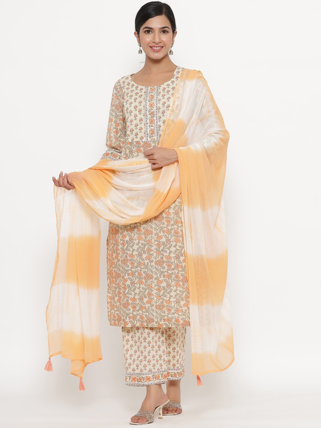 

Do Dhaage Women Orange Floral Printed Pure Cotton Kurta with Trousers & With Dupatta