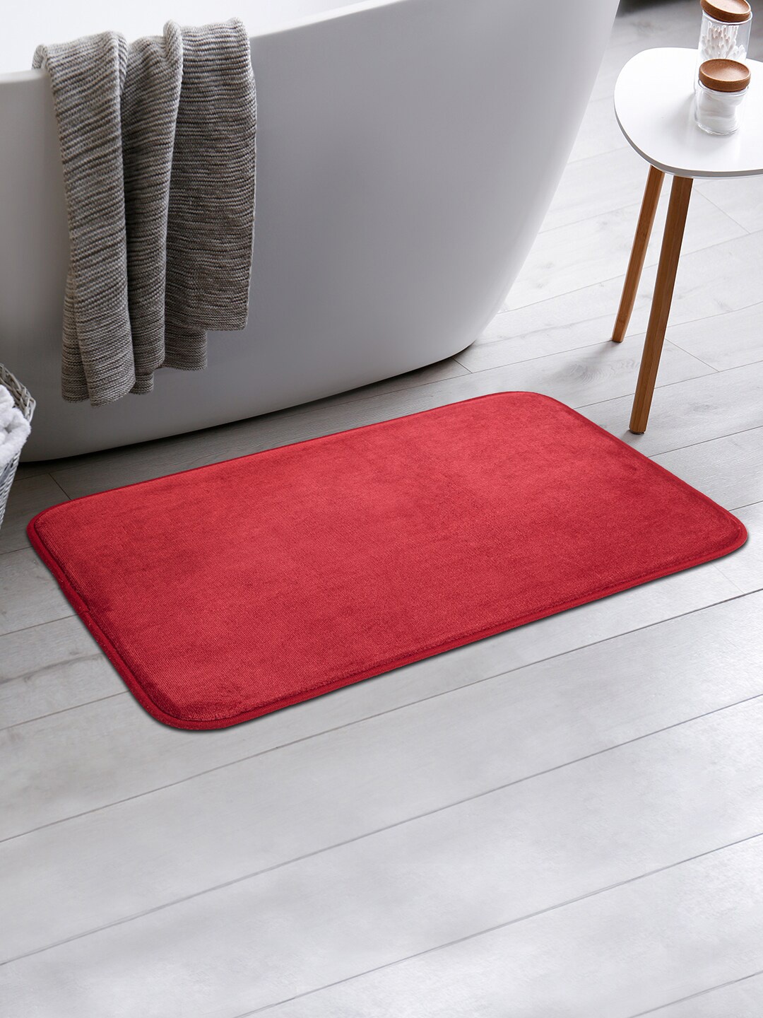 

HomeTown Maroon Solid 1600 GSM Anti-Skid Bath Mat