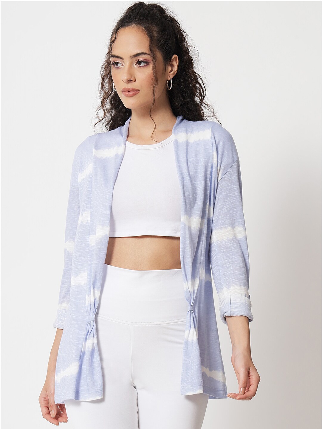 

Trend Arrest Women Blue & White Printed Shrug