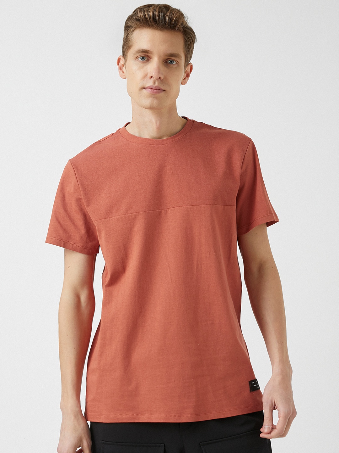 

Koton Men Rust Brown Solid Pure Cotton T-shirt