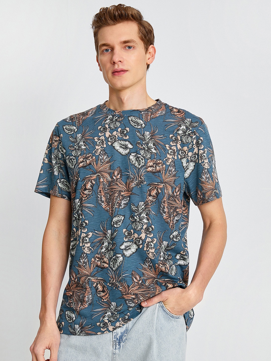 

Koton Men Teal Blue & Orange Floral Printed T-shirt