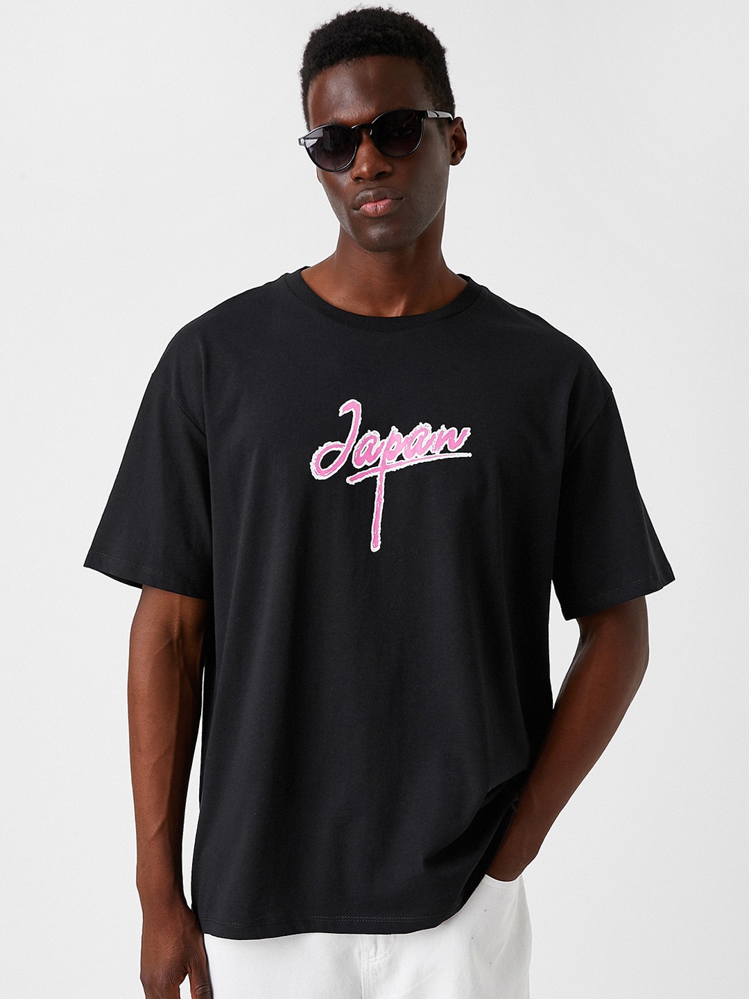 

Koton Men Black & Pink Typography Printed Drop-Shoulder Sleeves Pure Cotton T-shirt