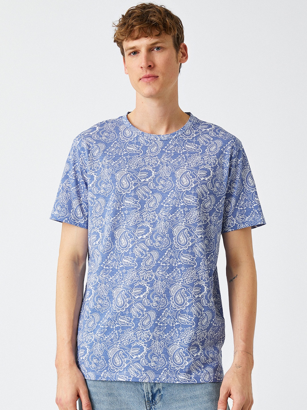 

Koton Men Blue & White Paisley Printed Pure Cotton T-shirt