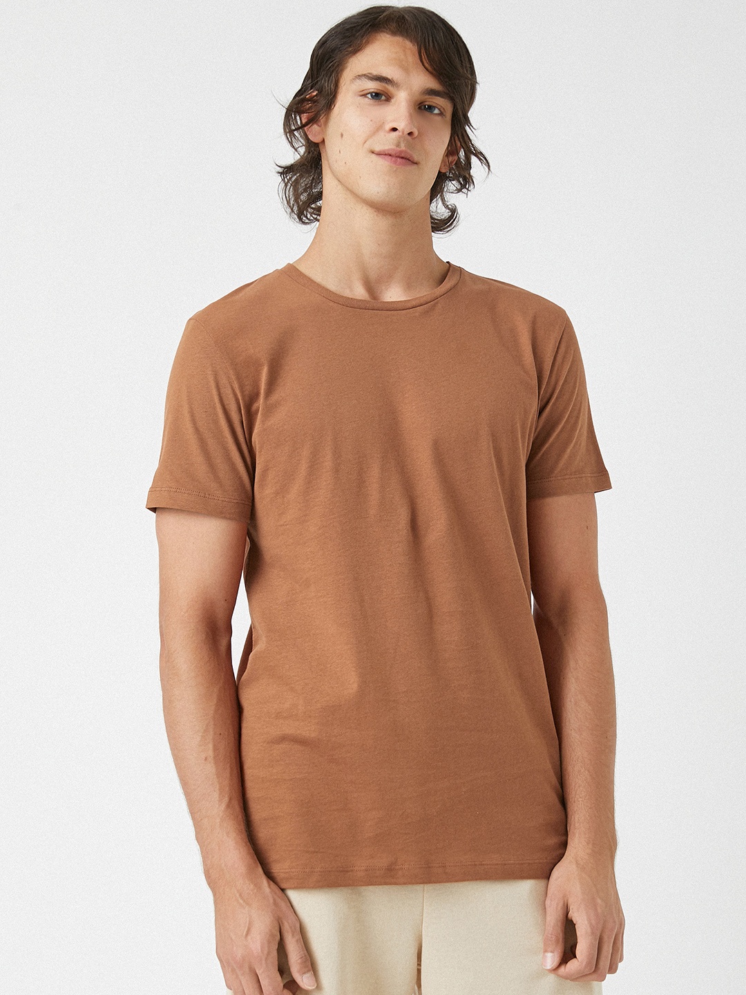 

Koton Brown Solid Pure Cotton Slim Fit T-shirt