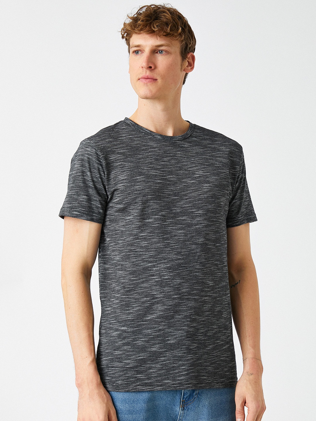 

Koton Men Charcoal Grey Melange Solid Slim Fit T-shirt