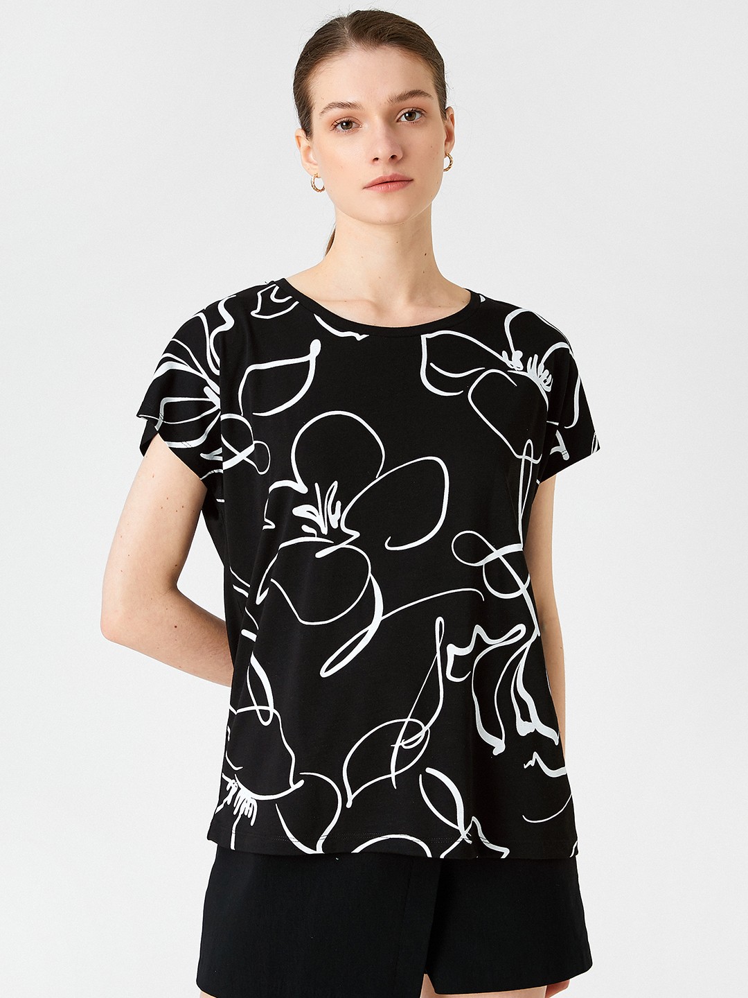 

Koton Women Black & White Floral T-shirt