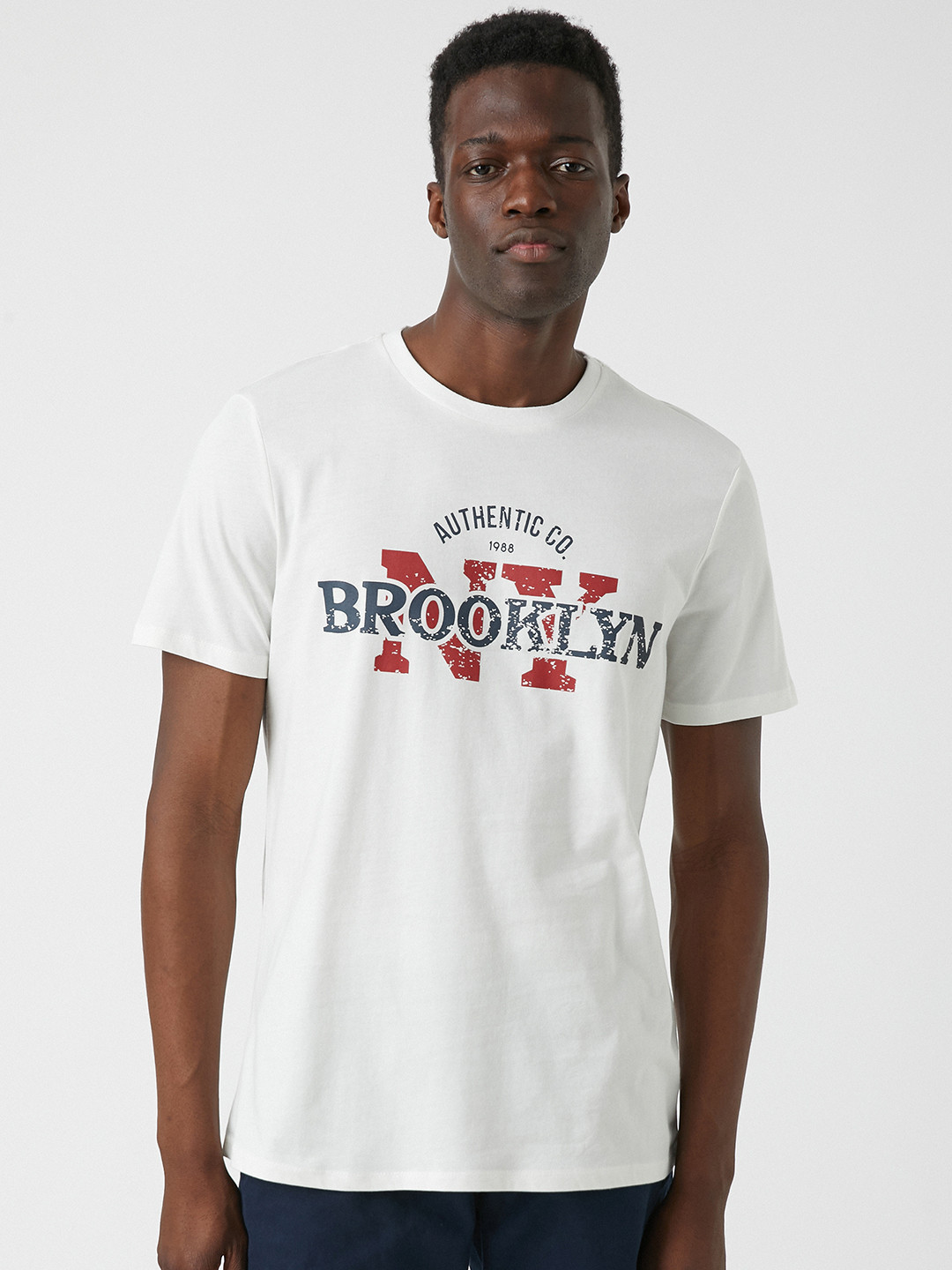 

Koton Men Off White & Navy Blue Printed Pure Cotton T-shirt