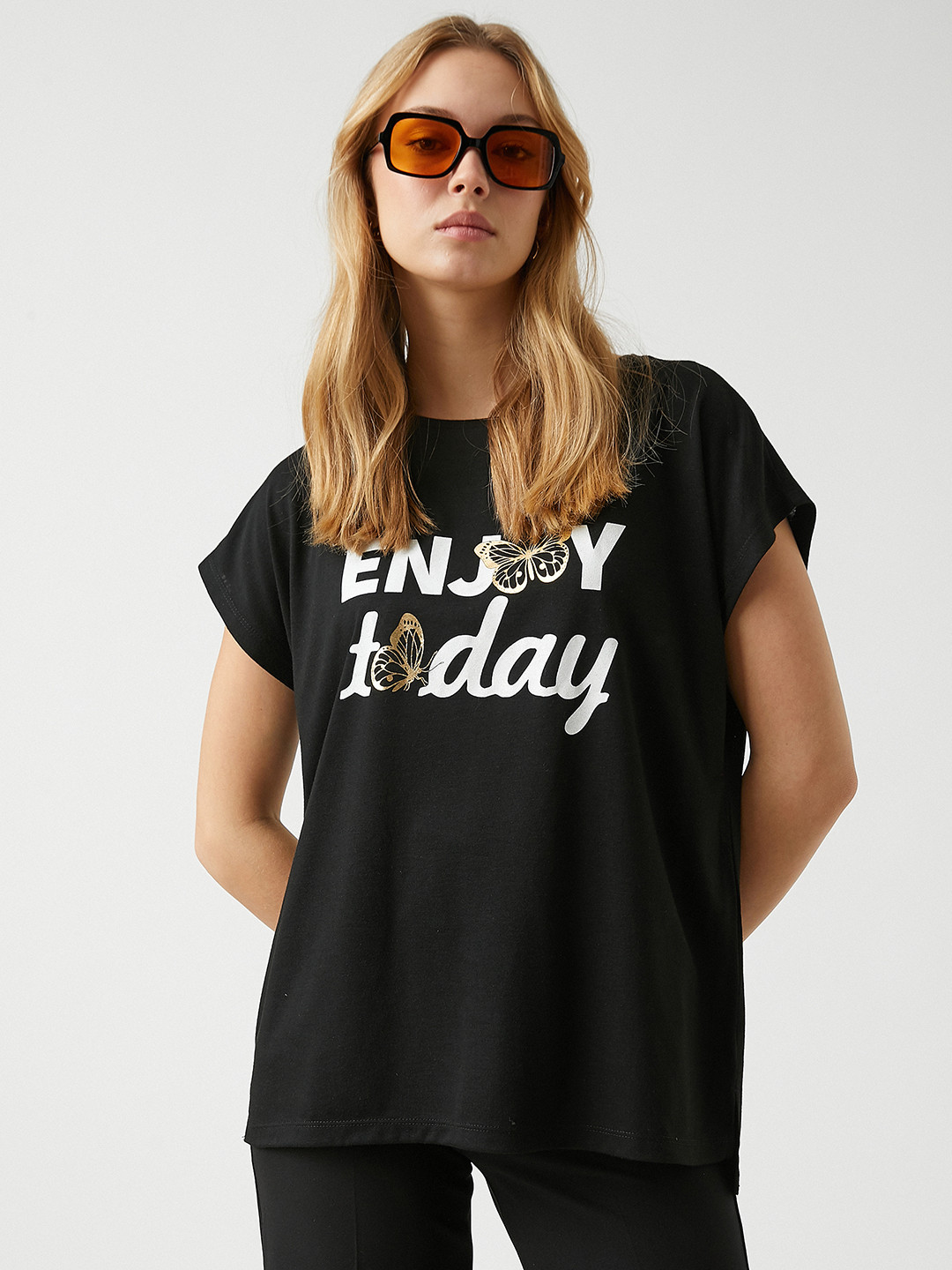 

Koton Women Black & White Typography Printed T-shirt