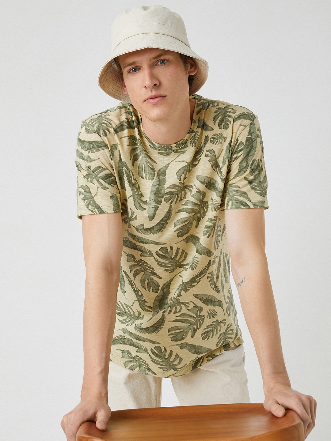 

Koton Men Yellow & Green Tropical Printed T-shirt